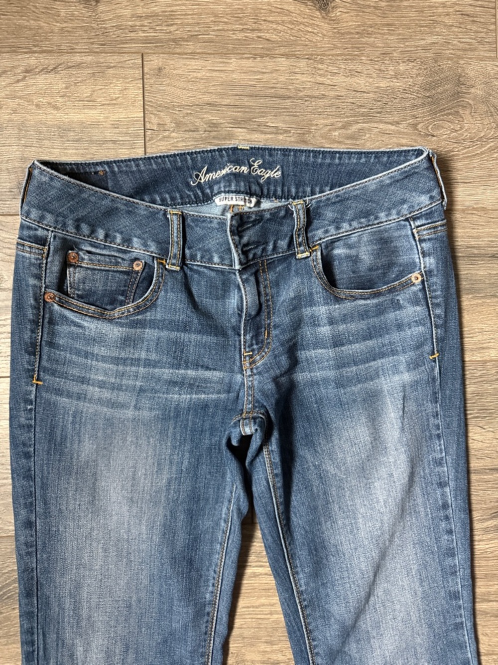 American Eagle Outfitters Flare Jeans - Medium Blue Wash